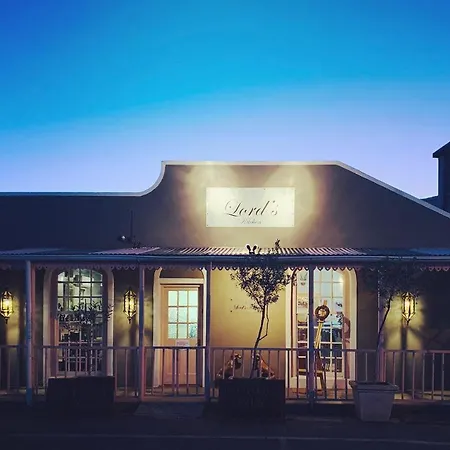 Lord Carnarvon Small Hotel-2