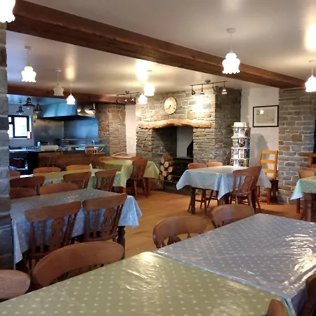 Alltyfyrddin Farm Guest House At The Merlin'S Hill Centre-2