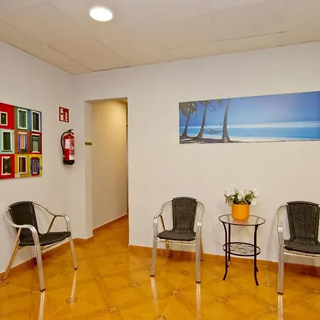 Barcelona City Centre Hostal-2