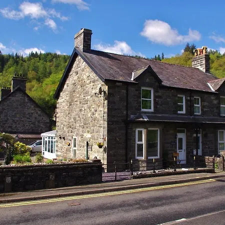 Cae Garw Guest House-3