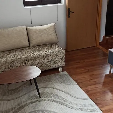 Apartment And Rooms D&J-3