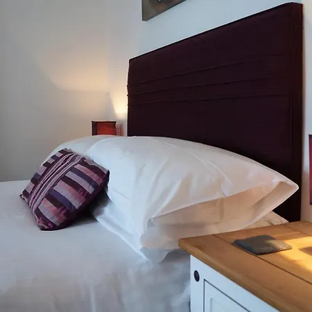 Links Side Guest House-2