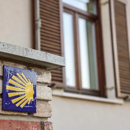 Szarvas Apartman - Jakuzzis Vendeghaz Many-3