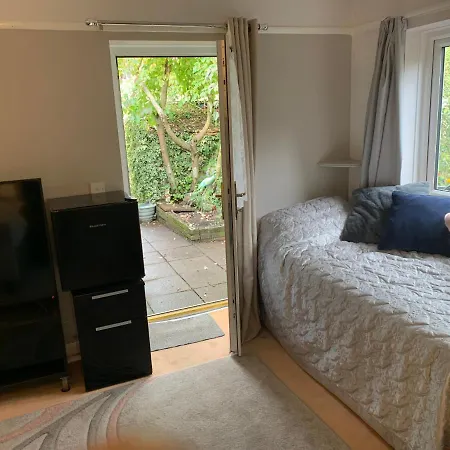 Debbie'S Digs-3