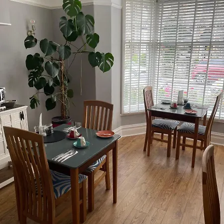 Glendale Guest House-2