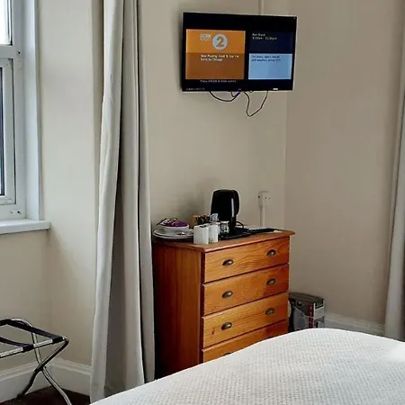 Queens Rooms-3
