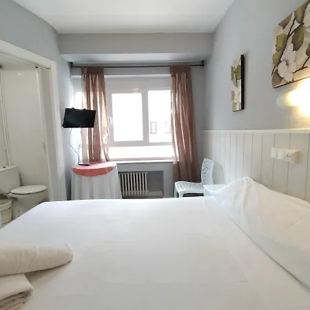 Hostal Albero By Gaiarooms-3