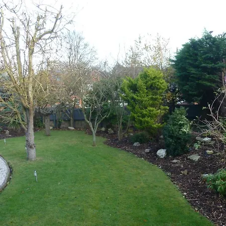 Newark Lodge Guest House-3