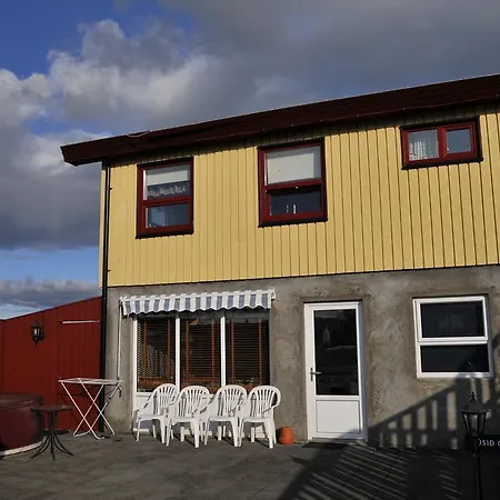 Húsid Guesthouse-3