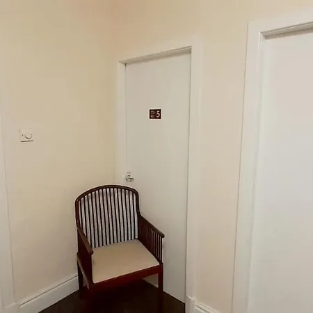 Queens Rooms-2