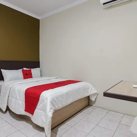 Reddoorz Near Cikampek Mall Karawang-3