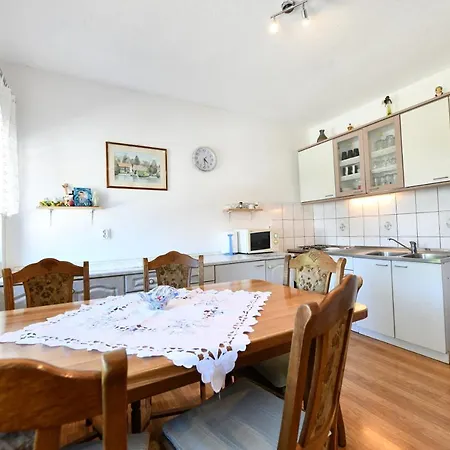 Guest House Vuceta-3