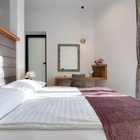 Starlight Luxury Rooms-3