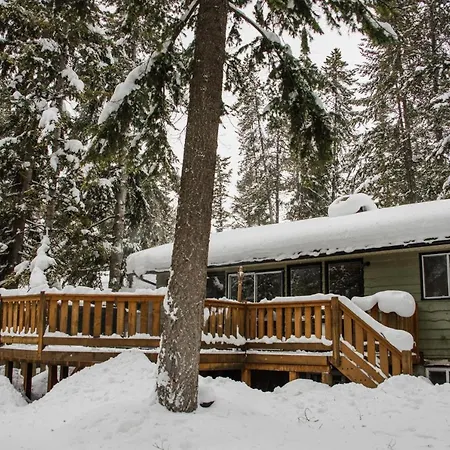 Auberge Kicking Horse Guest House-3