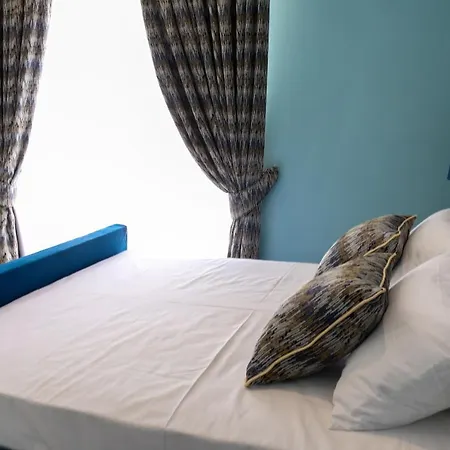 100 Boutique Living-3
