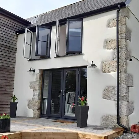 Luxurious Property Set In The Heart Of Cornwall With Breathtaking Views -Rhubarb Cottage-3