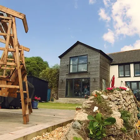 Luxurious Property Set In The Heart Of Cornwall With Breathtaking Views -Rhubarb Cottage-2