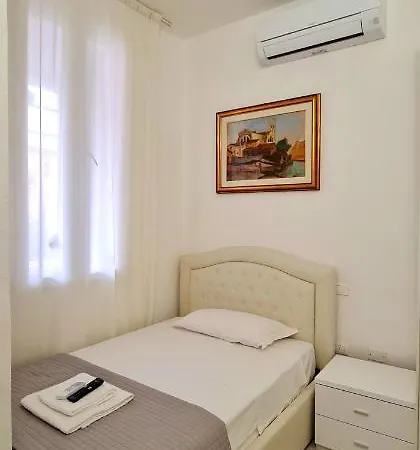 Farah'S House-3