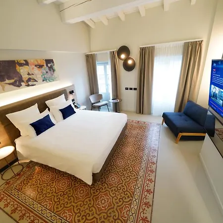 Bergamo Inn 21-3