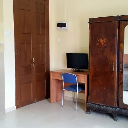 Hostal Capitol Ramblas-3