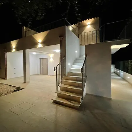 CHRISSO ROOMS affittacamere-3