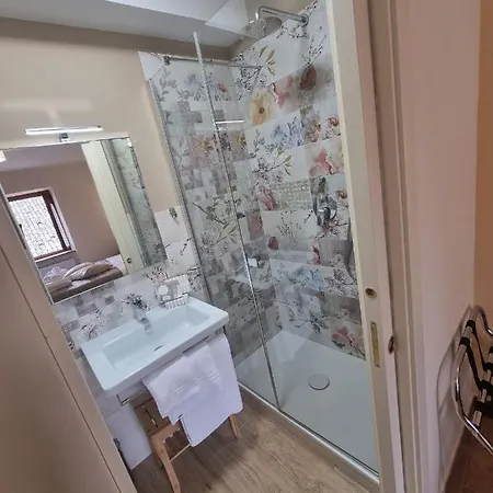 Lucyben Guesthouse-3