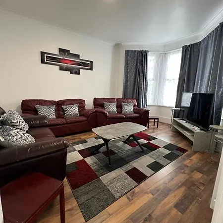 Woodgreen House-2