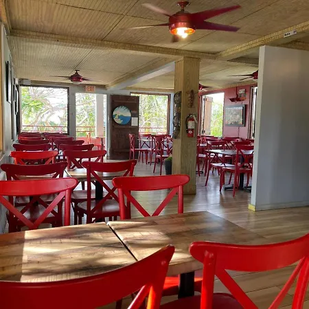 Red Flamboyan Guesthouse And Restaurant-2