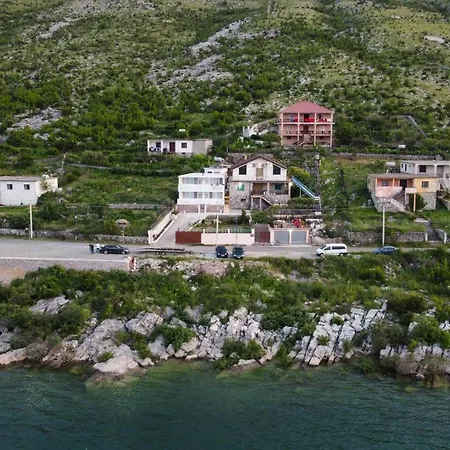 Lakefront House-2