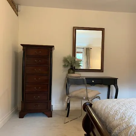 The Byre, At Cradle Barn Offering A King Suite-3