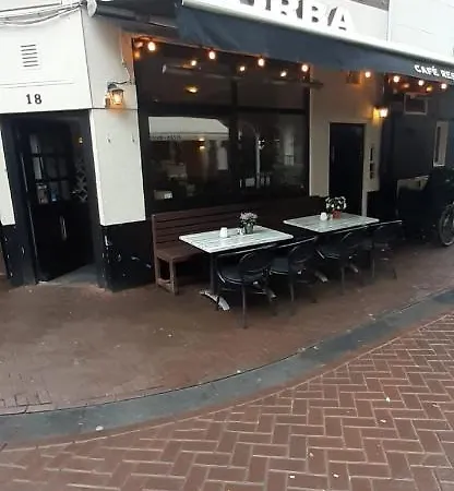 Charlotte, Not For Parties, Not A Hotel, Room With Shared Bathroom, No Kitchen-2