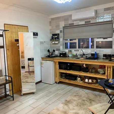 Gabbys Cottage Guesthouse-3