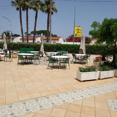 Arenella Beach Rooms-2