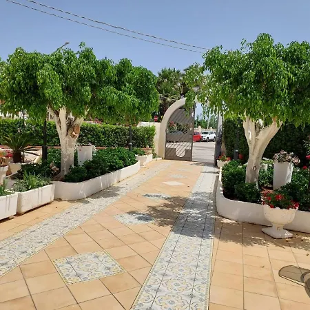 Arenella Beach Rooms-2