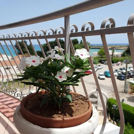 Arenella Beach Rooms-3