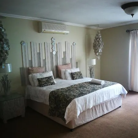Condor House Luxury Room-2