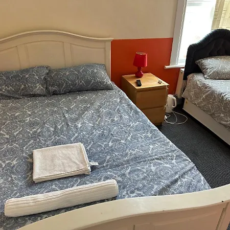 Malvern Lodge Guest House- Close To Beach, Train Station & Southend Airport-2