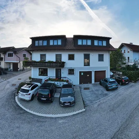 Gästehaus&Vinothek Strasser-2