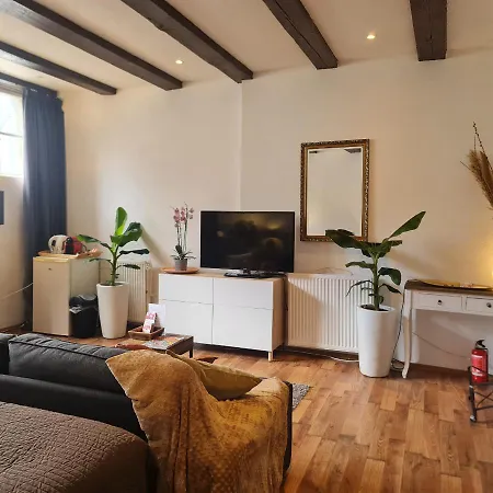 Crown Guesthouse Amsterdam-3