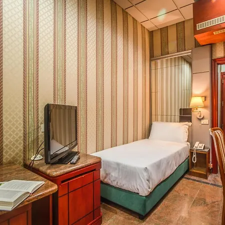 Castro Pretorio 64 Easy Rooms-3