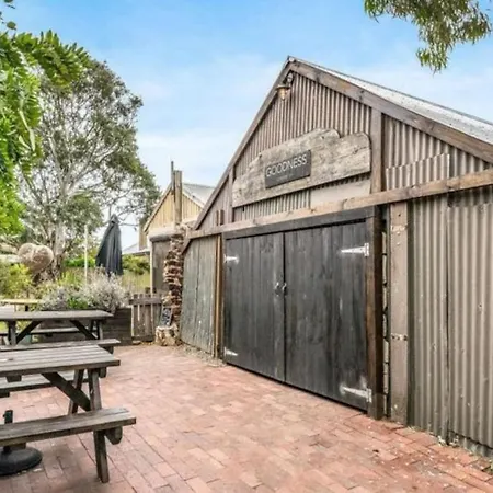 Blacksmith Cottage - Stay In Blacksmith'S Lively Hub-3