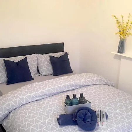 Move Inn Estates - Multiple Rooms-3