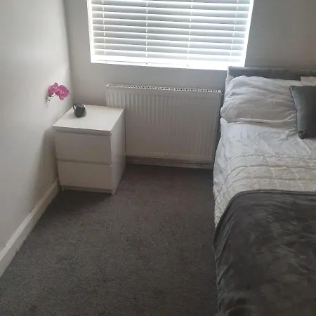 Elsham Gardens Rooms - Shared Facilities-3