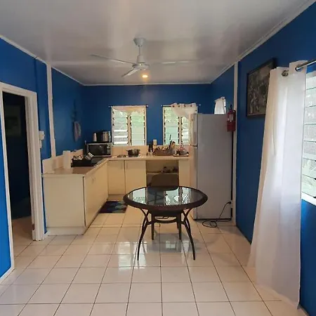 Lynn'S Getaway Guest House-3