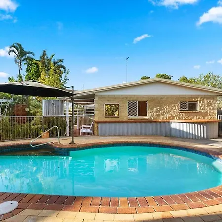 Relaxed Urangan Living At The Poolside Bungalow-2