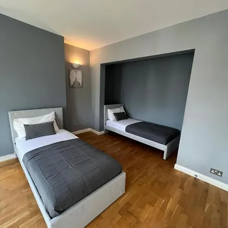 Stunning House 15 Min From Wembley Arena-2