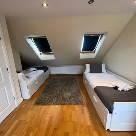 Stunning House 15 Min From Wembley Arena-3