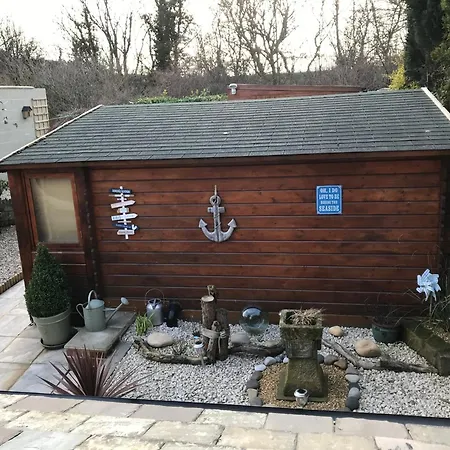 Overdale Guesthouse And Free Parking-2