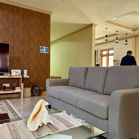 Endhaa, Divers Home-2