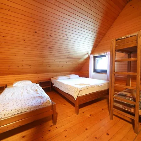 Planinska Koca Na Gozdu-2